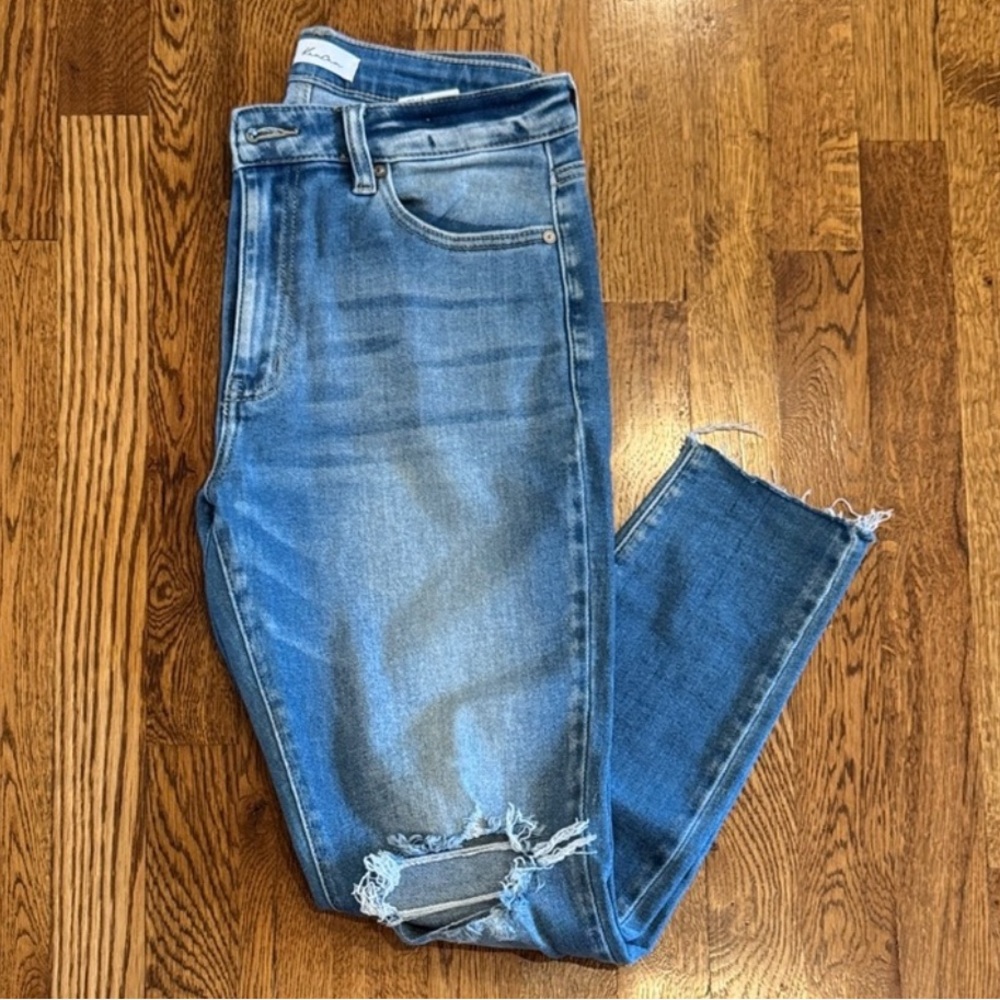 Kam Can Women’s Distressed Blue Jeans Size 28